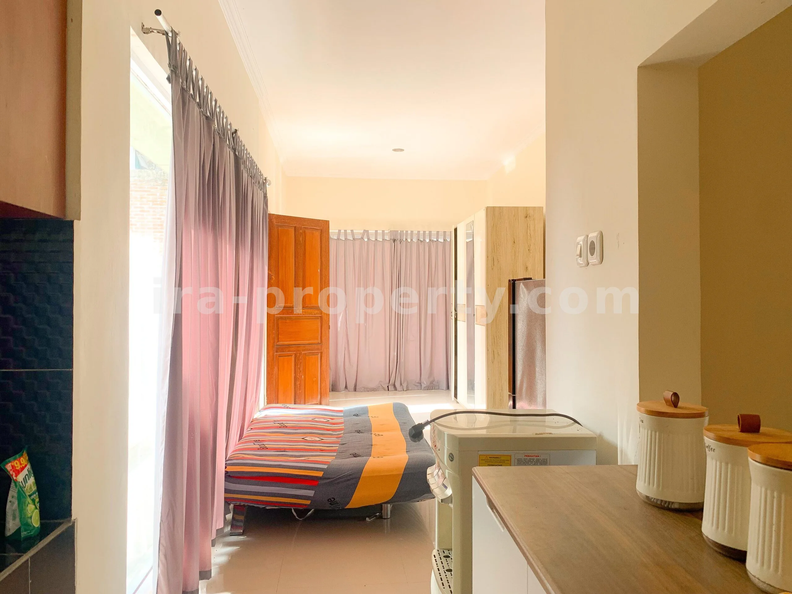 Rumah Gaya Vila dengan Kolam Renang Pribadi untuk Dijual di Udayana, Mataram - 670 - 15