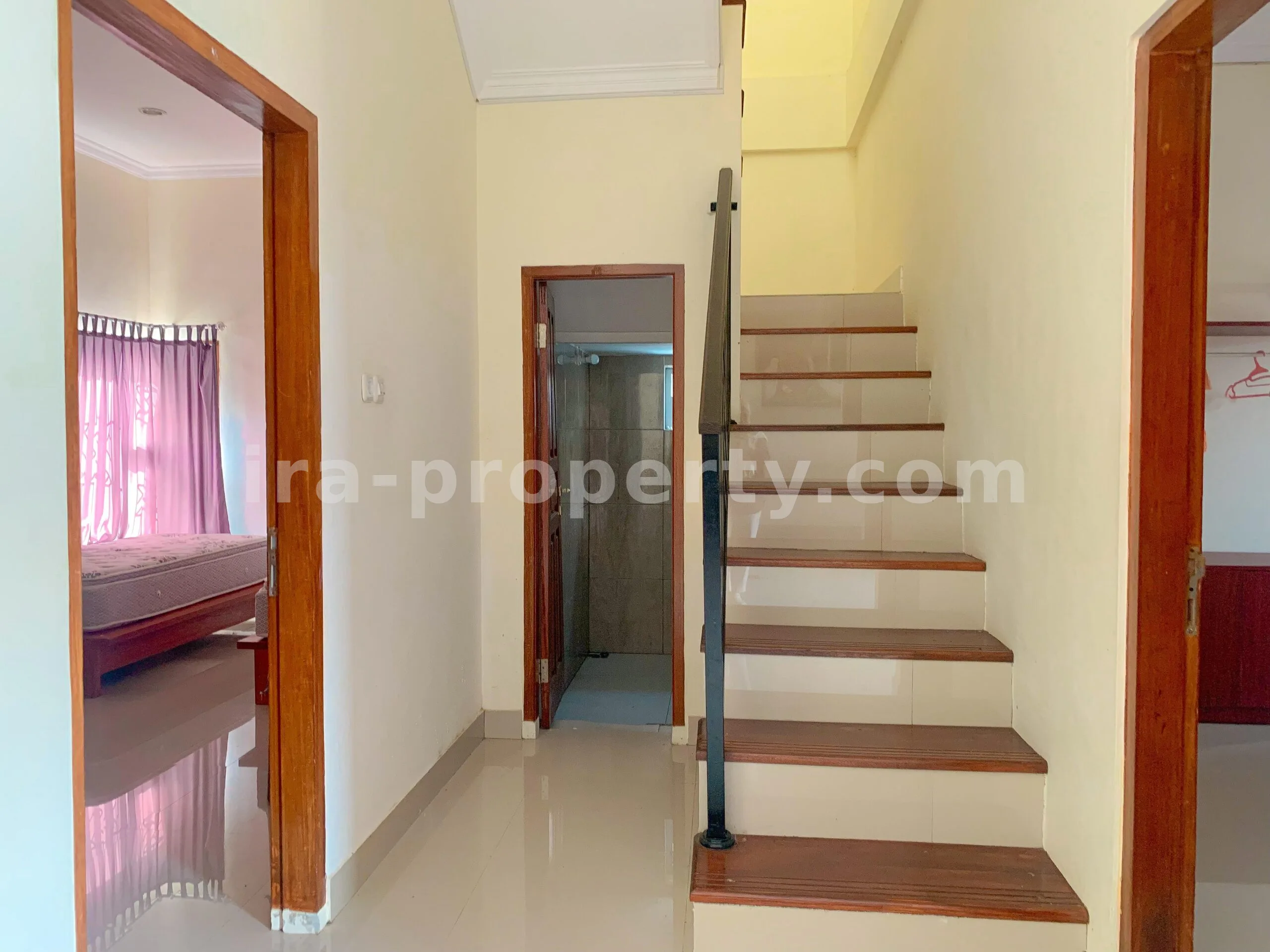 Villa & Hotel · Kota Mataram · foto 2 dari 25 Rumah Gaya Vila dengan Kolam Renang Pribadi untuk Dijual di Udayana, Mataram - 670 - 2