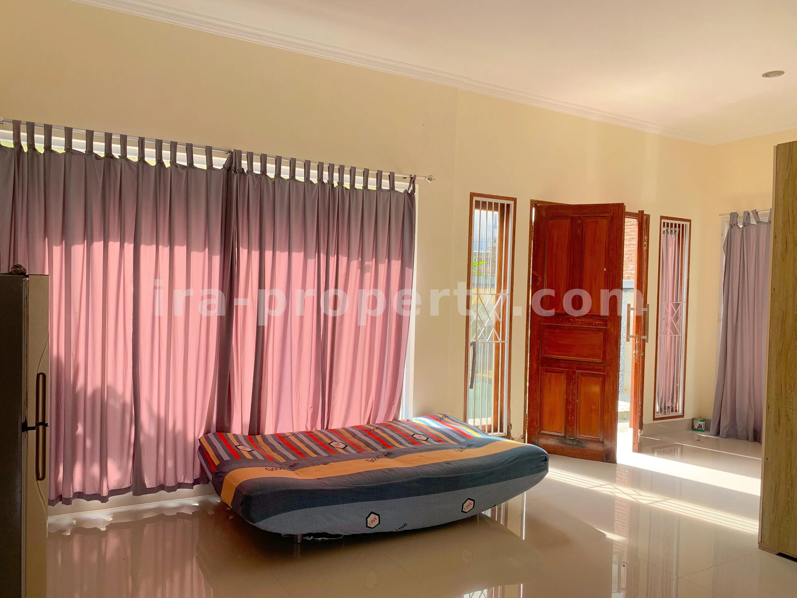Villa & Hotel · Kota Mataram · foto 4 dari 25 Rumah Gaya Vila dengan Kolam Renang Pribadi untuk Dijual di Udayana, Mataram - 670 - 4