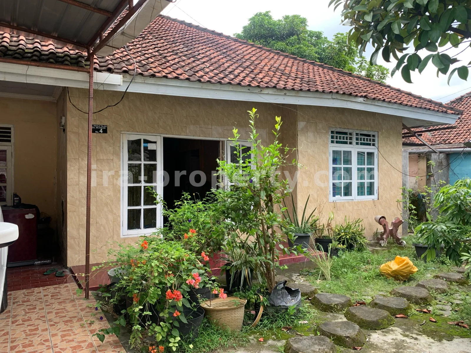 Rumah · Kota Mataram · foto 1 dari 4 Rumah 2 Lantai untuk Dijual di Seruni, Mataram - 677 - 1