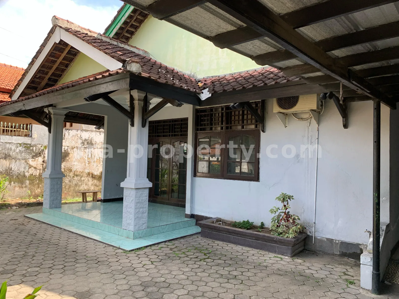 Rumah · Kota Mataram · foto 1 dari 14 Rumah Dijual di Monjok, Mataram - 679 - 1