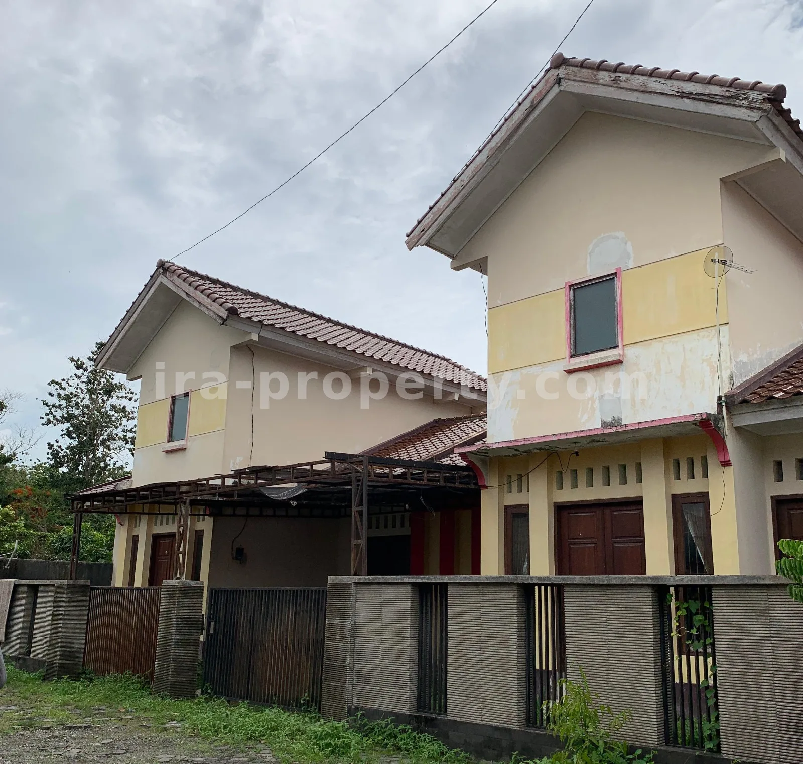 Tanah · Kota Mataram · foto 1 dari 8 Rumah untuk Dijual di Kompleks Griya Ellen, Jl. Adi Sucipto, Mataram - 644 - 1