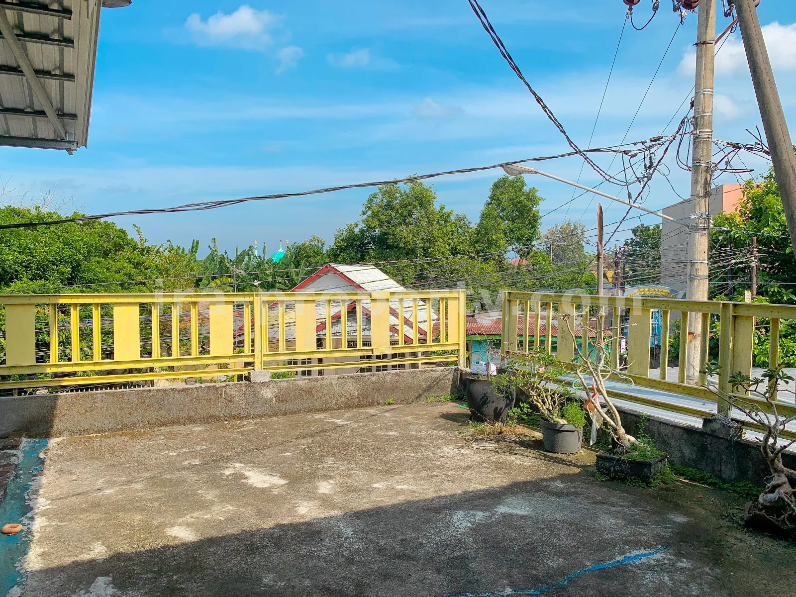 Rumah · Kota Mataram · foto 3 dari 17 Rumah Pinggir Jalan Dijual di Mataram - 695 - 3
