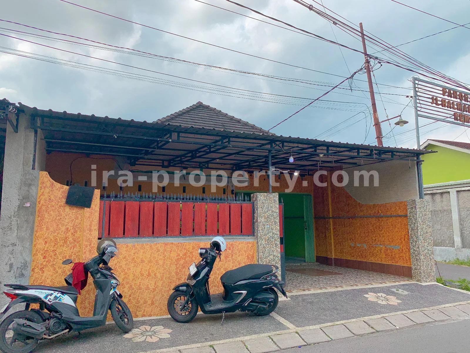Ruko & Komersial · Kota Mataram · foto 1 dari 11 Rumah Hunian dengan Ruang Usaha di Rembiga, Mataram - 702 - 1