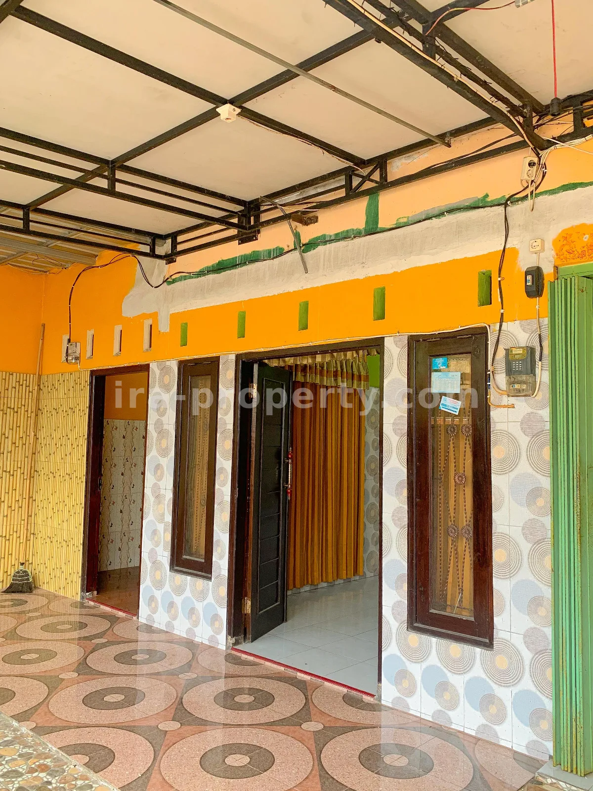 Rumah Hunian dengan Ruang Usaha di Rembiga, Mataram - 702 - 8
