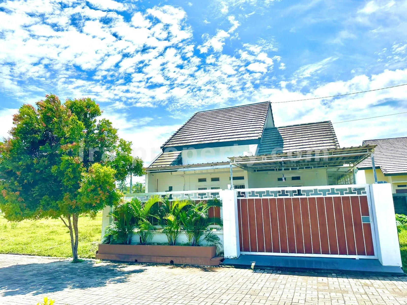 Rumah · Kota Mataram · foto 3 dari 16 Rumah untuk Dijual di Kompleks Ayodhya Palace, Meninting - 709 - 3