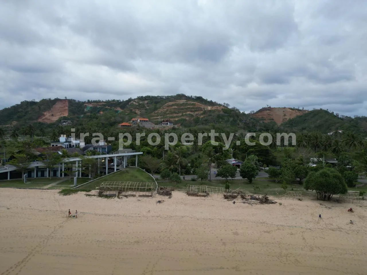 Land · Kuta Mandalika · photo 4 of 13 Beachfront Land for Sale in Central Kuta Mandalika - 517-2 - 4