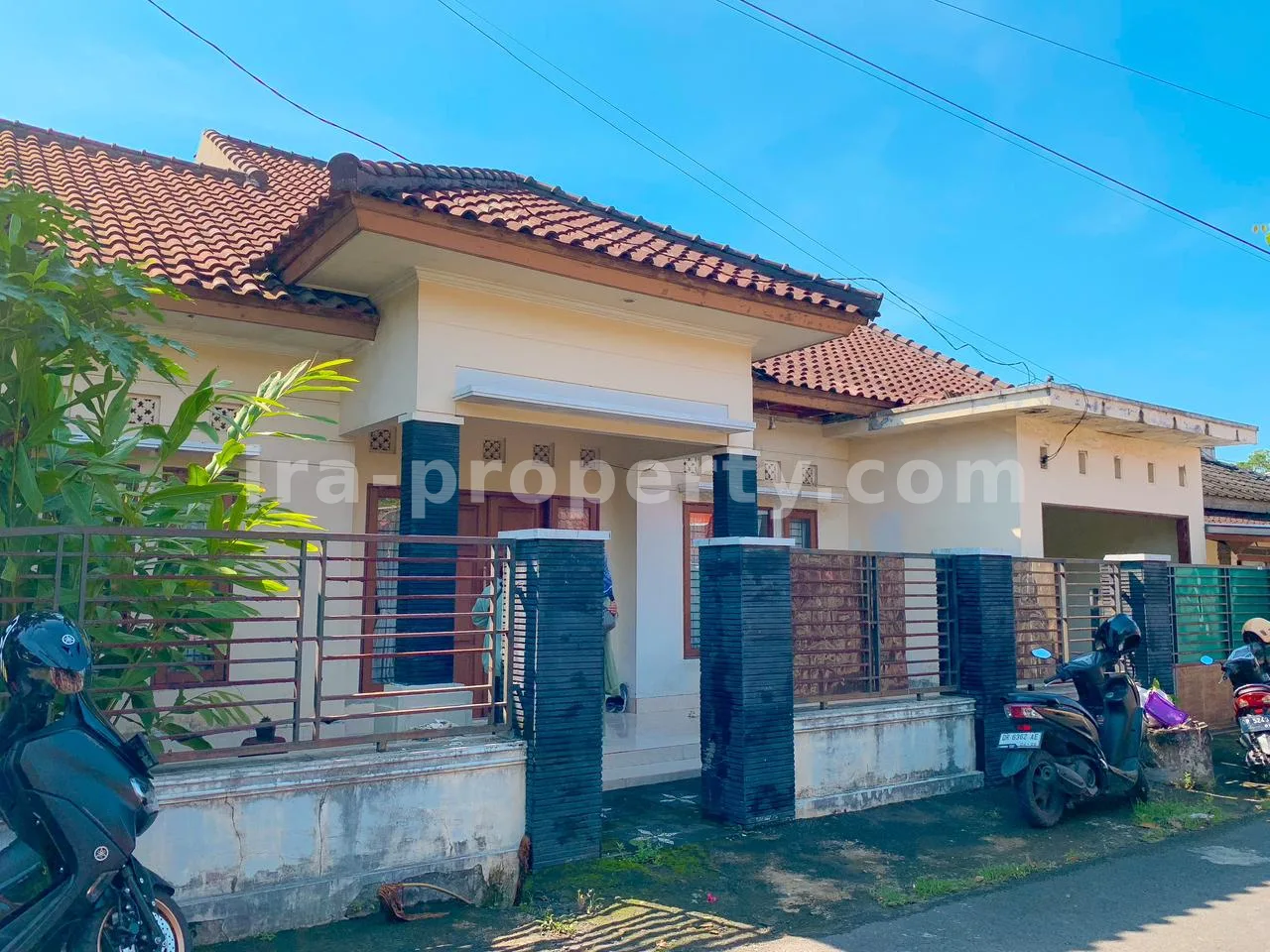 Rumah · Kota Mataram · foto 1 dari 11 Rumah Dijual di Taman Baru Dekat Epicentrum Mall, Mataram - 729 - 1