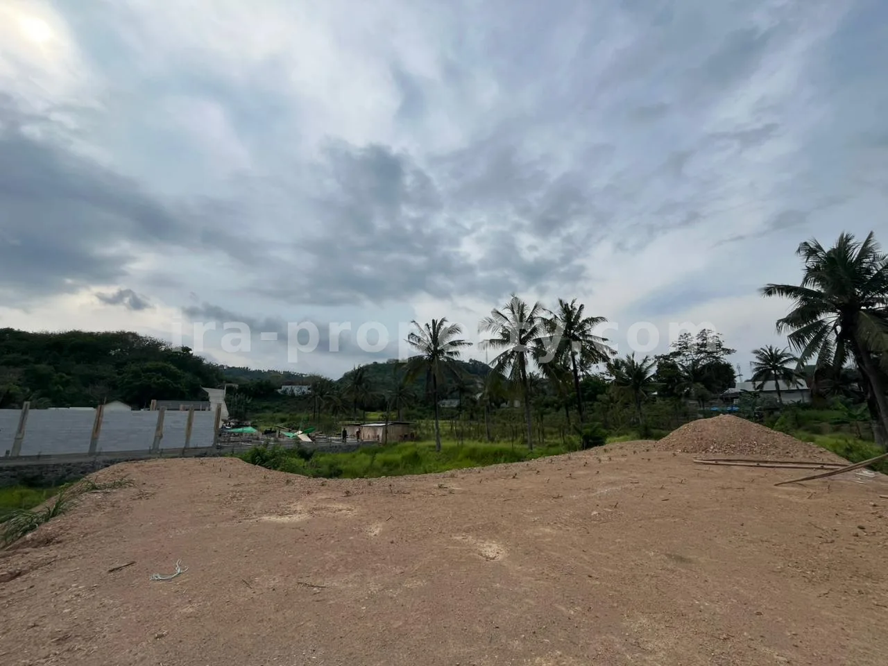 Tanah · Kuta Mandalika · foto 5 dari 9 Tanah Strategis Pinggir Jalan Utama di Kuta Mandalika - 520-2 - 5