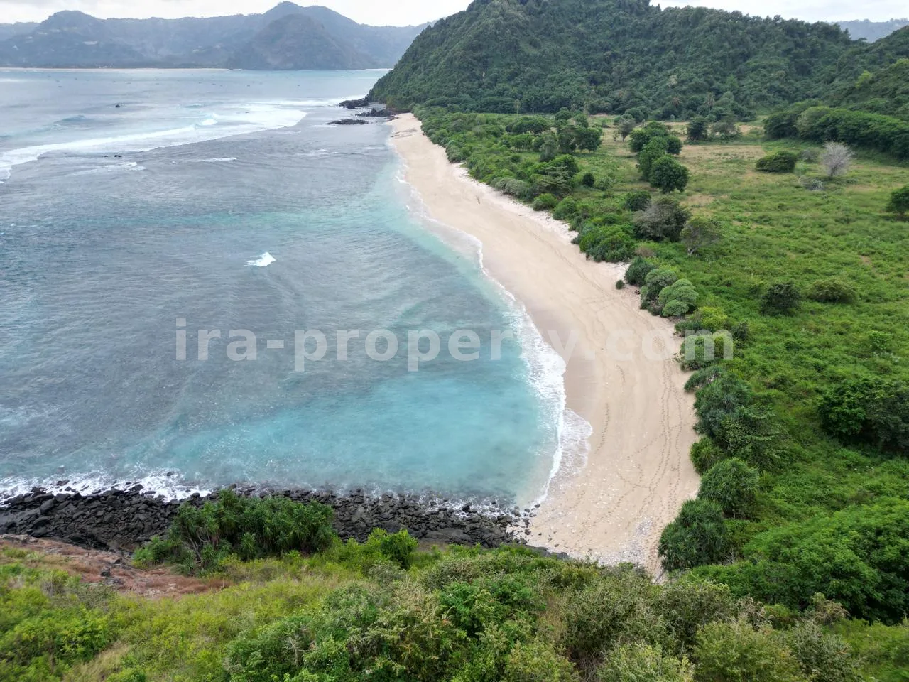 Land · Selong Belanak · photo 4 of 5 Beachfront Land for Sale in Selong Belanak - 534 - 4