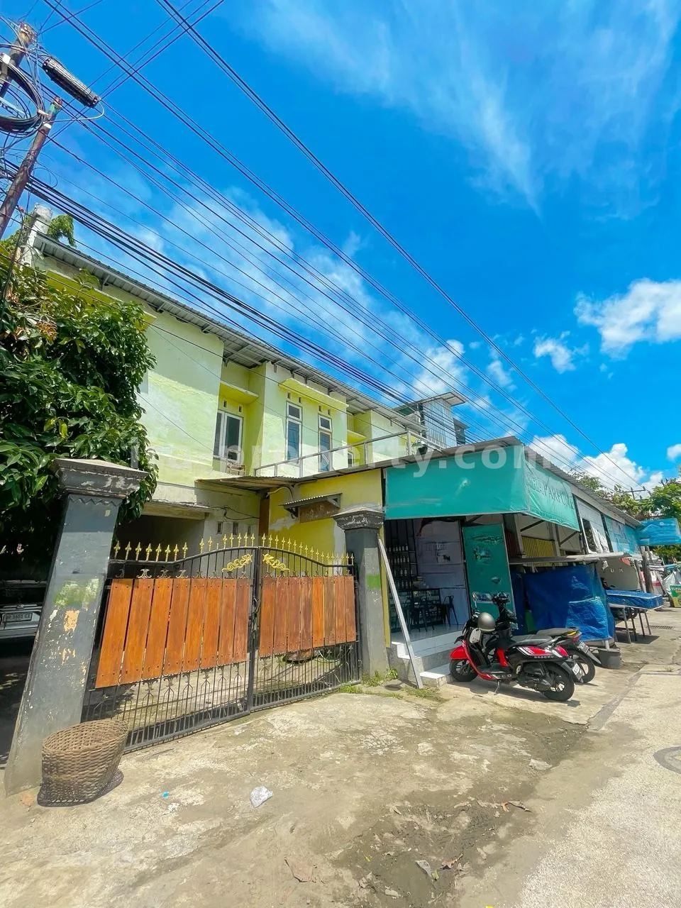 Ruko & Komersial · Kota Mataram · foto 1 dari 13 Kompleks Rumah dan Ruko Dijual di Jalan Panjitilar, Mataram - 731 - 1