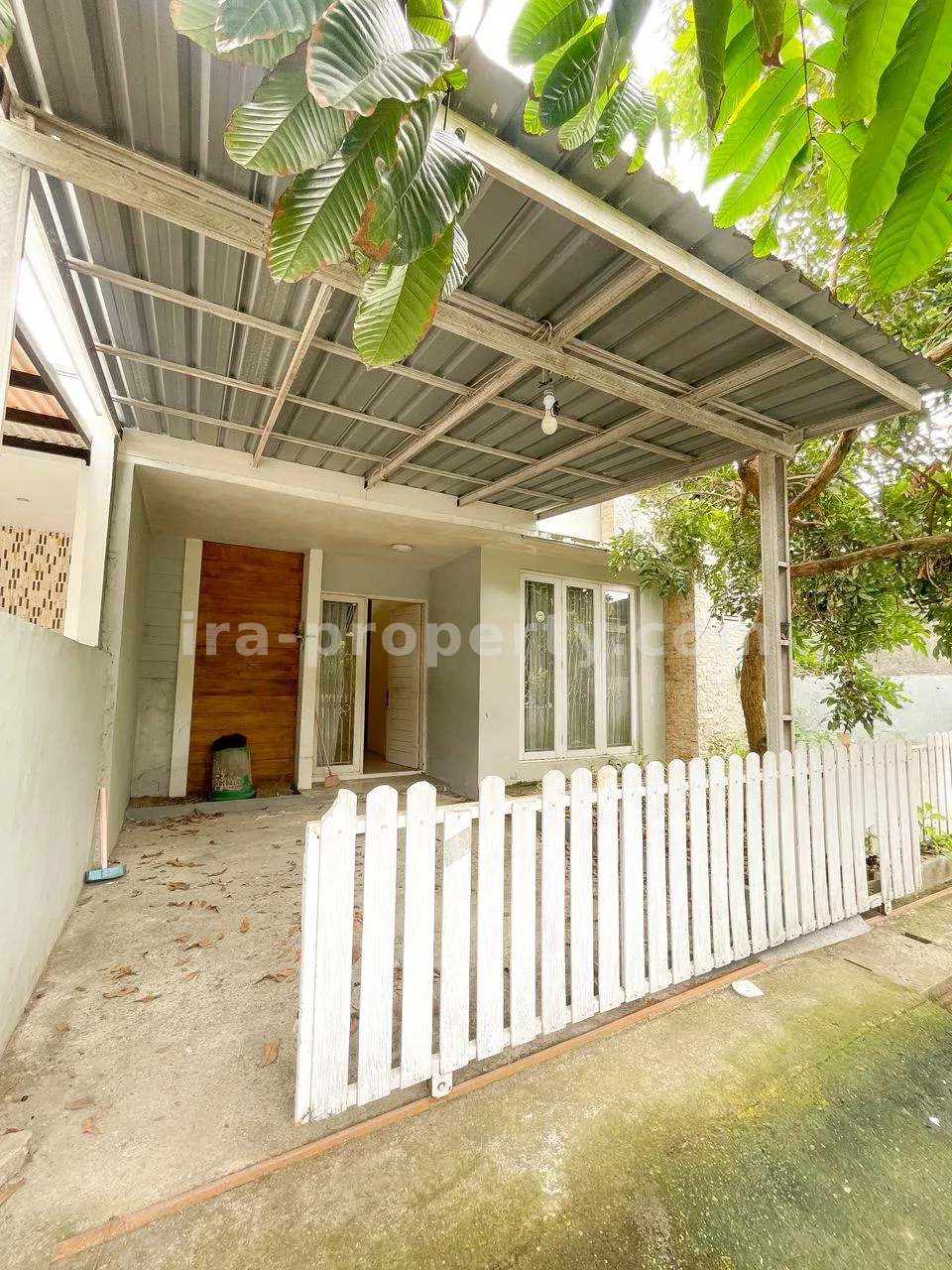 Rumah · Kota Mataram · foto 1 dari 9 Rumah Dijual di Kompleks Royal Residential, Lingkar, Mataram - 734 - 1