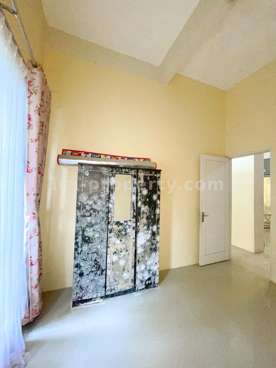 Rumah · Kota Mataram · foto 3 dari 9 Rumah Dijual di Kompleks Royal Residential, Lingkar, Mataram - 734 - 3
