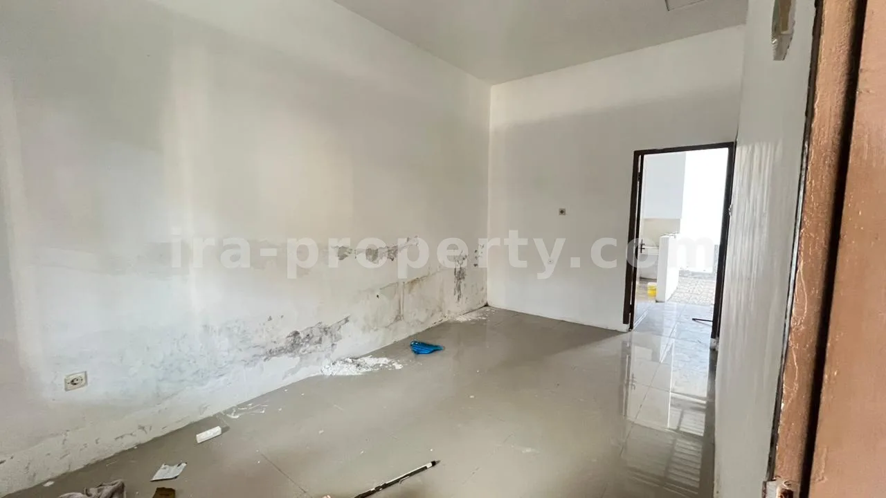 Rumah · Kota Mataram · foto 2 dari 9 Rumah Dijual di Kompleks Perumahan Royal Mataram - 1002 - 2