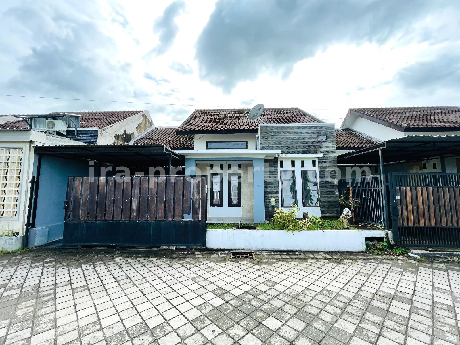 Rumah · Kota Mataram · foto 1 dari 13 Rumah Dijual di Kompleks Udayana, Mataram - 1005 - 1