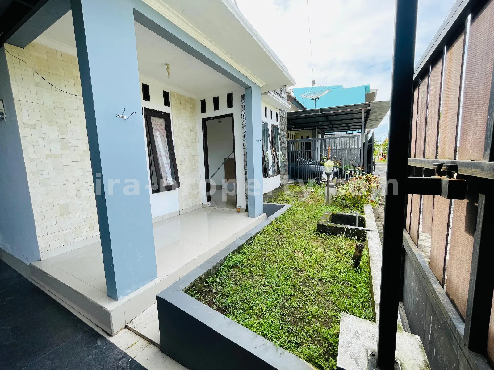 Rumah · Kota Mataram · foto 2 dari 13 Rumah Dijual di Kompleks Udayana, Mataram - 1005 - 2