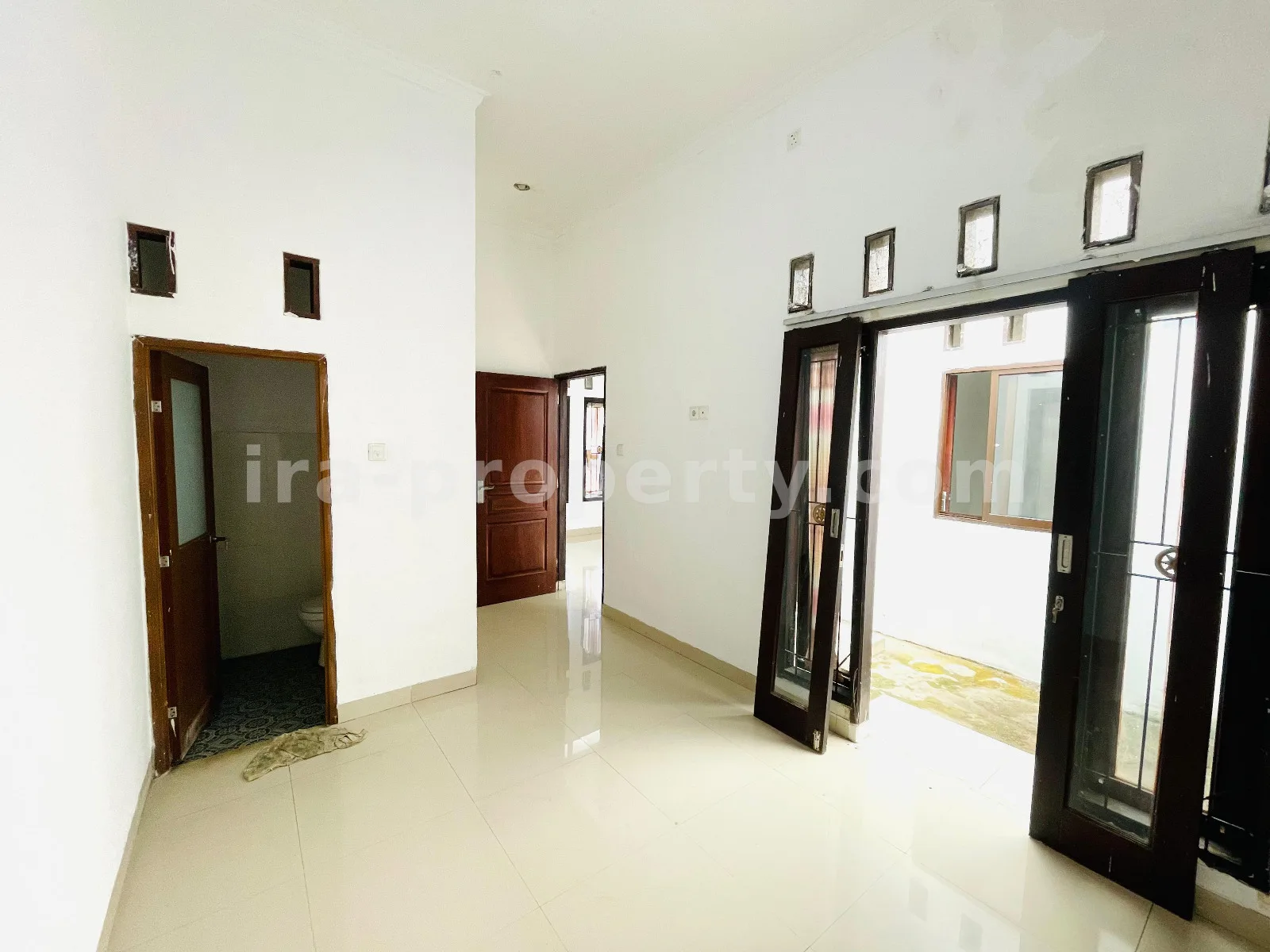 Rumah · Kota Mataram · foto 3 dari 13 Rumah Dijual di Kompleks Udayana, Mataram - 1005 - 3