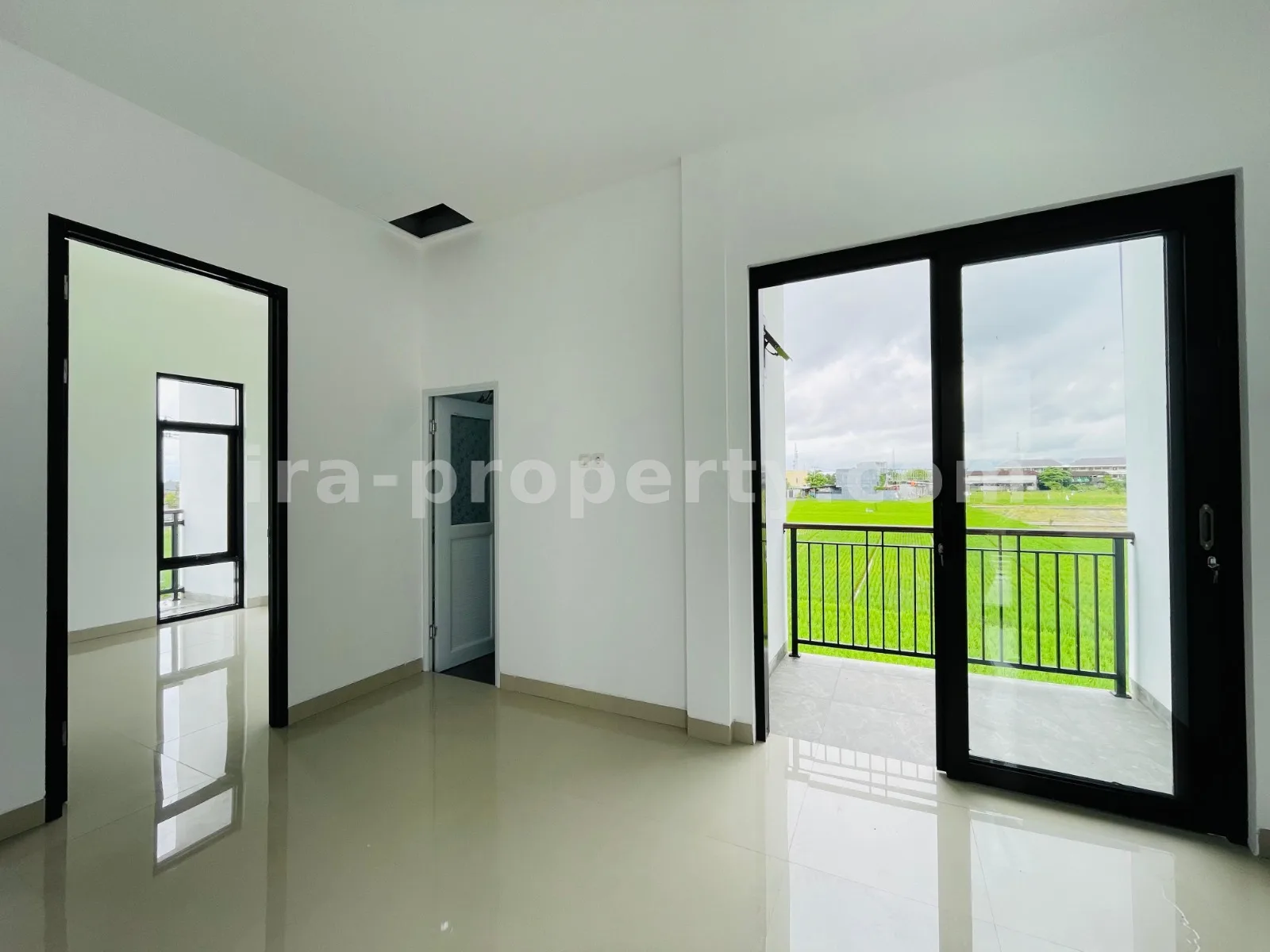 Rumah · Kota Mataram · foto 2 dari 13 Rumah Minimalis Modern di Mataram - 1006 - 2