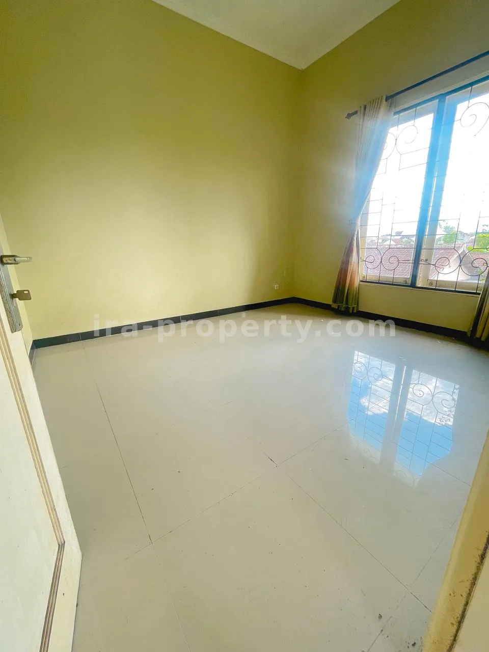 Rumah · Kota Mataram · foto 4 dari 10 Rumah Pojok Masif untuk Dijual di Pejarakan, Mataram - 1015 - 4