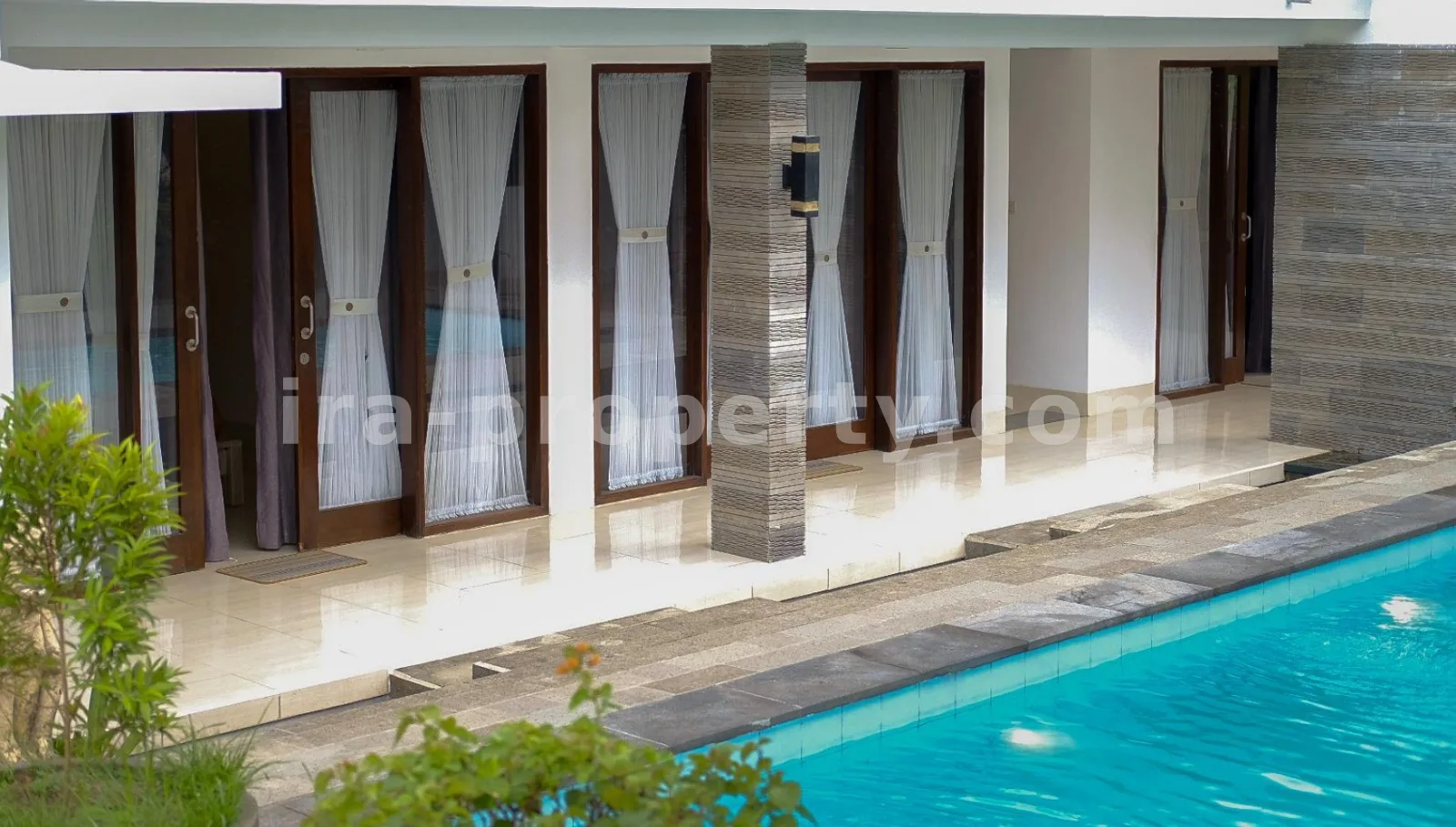 Villa & Hotel · Senggigi · foto 4 dari 9 Villa Minimalis Modern dengan Kolam Renang di Batu Layar - 380 - 4