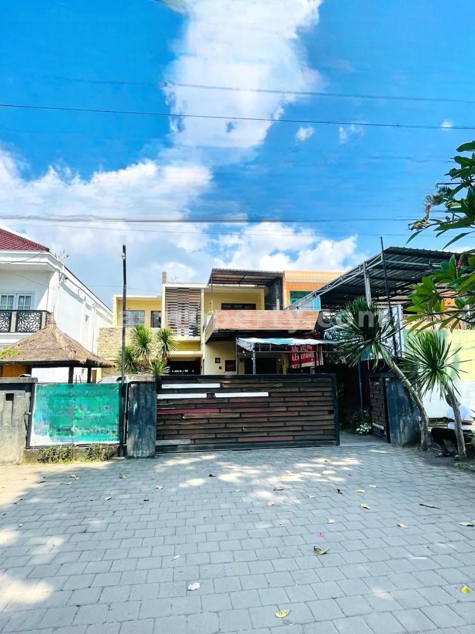Ruko & Komersial · Kota Mataram · foto 1 dari 14 Bangunan 2 Lantai Premium di Jalan Utama Ampenan-Mataram - 1018 - 1