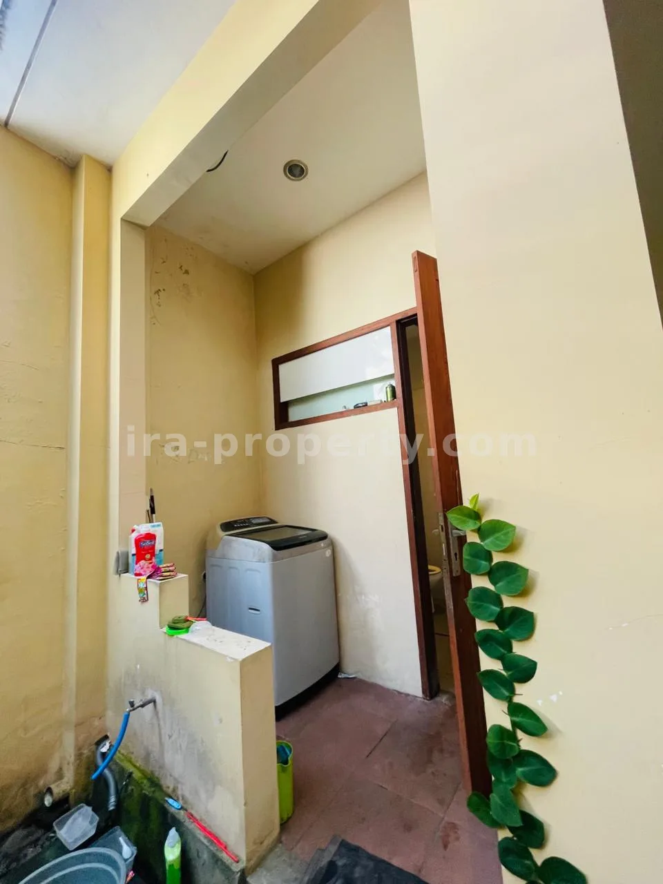 Bangunan 2 Lantai Premium di Jalan Utama Ampenan-Mataram - 1018 - 9