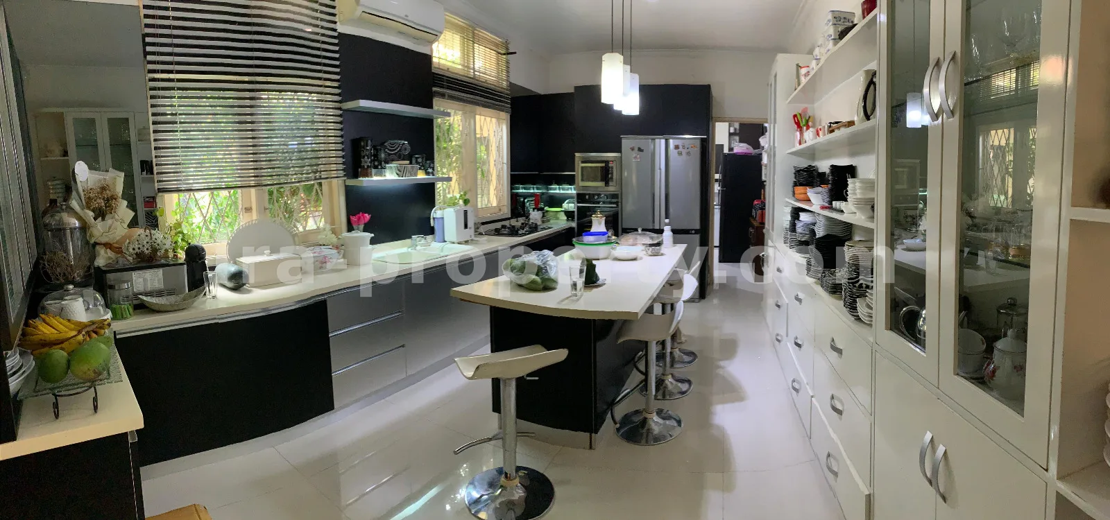 Mansion Mewah 7 Kamar dengan Kolam Renang di Mataram - 1016 - 18