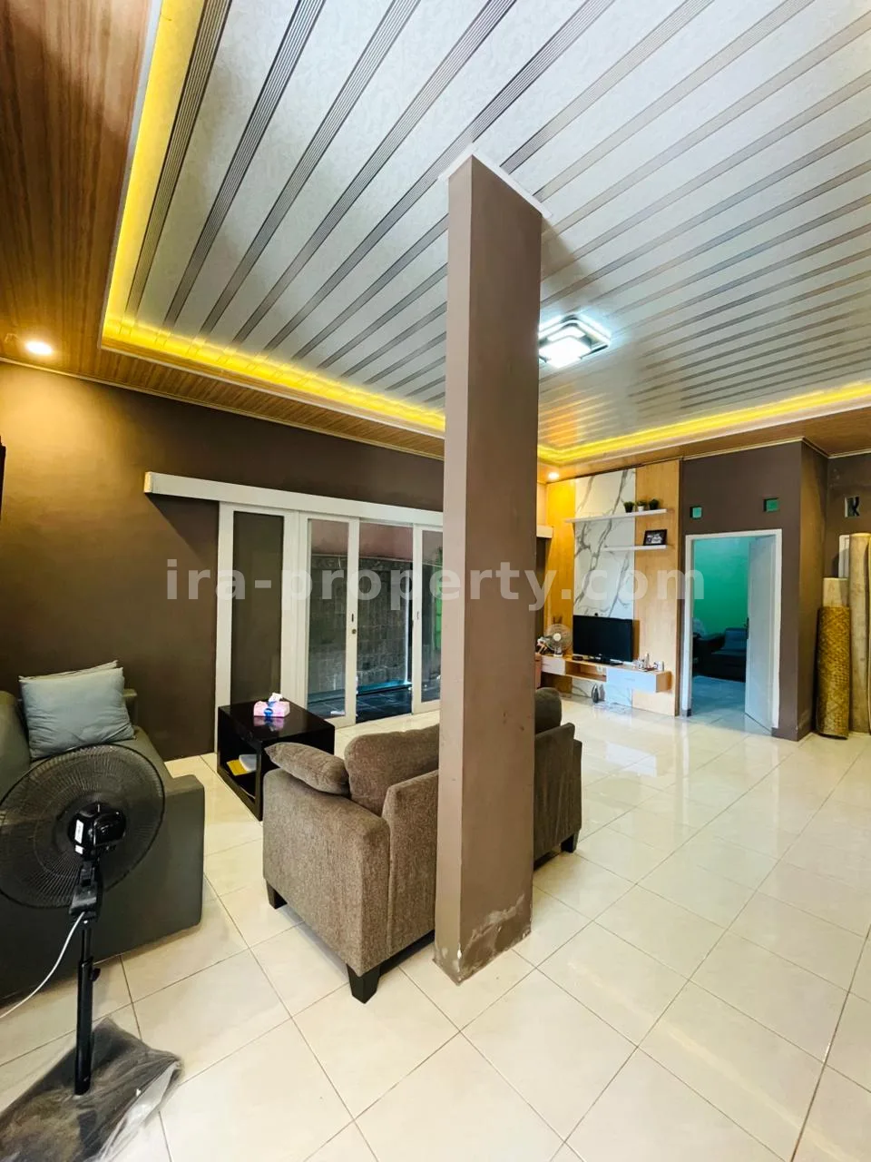 Villa & Hotel · Mataram City · photo 3 of 11 Cozy 3BR Family Home in Rembiga – Prime Location Near Same Hotel, Mataram - 1019 - 3