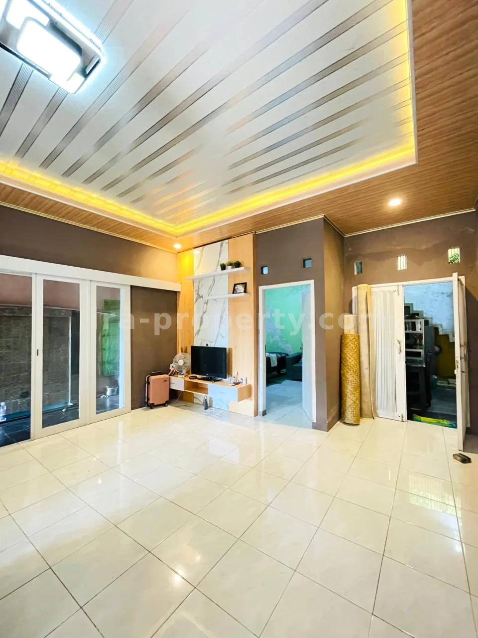 Villa & Hotel · Mataram City · photo 5 of 11 Cozy 3BR Family Home in Rembiga – Prime Location Near Same Hotel, Mataram - 1019 - 5