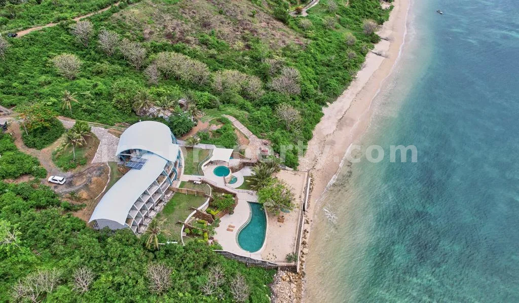 Land · Kuta Mandalika · photo 3 of 6 Elite 40-Are Beachfront Plot in Gerupuk – Private White Sand Beach Near Mandalika Circuit - 530 - 3