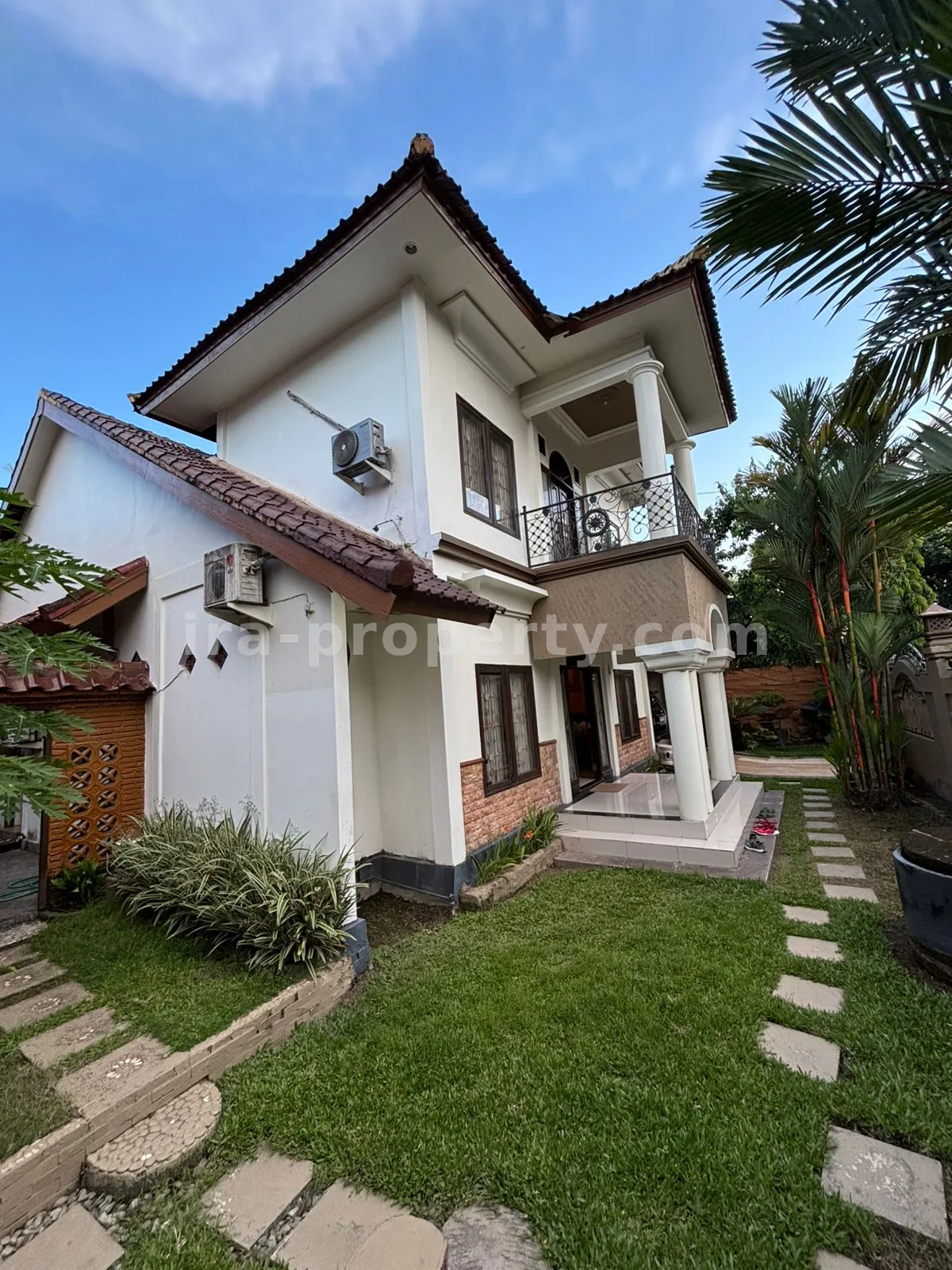 Grand 2-Story Luxury Residence – Prime Praya City Center, Central Lombok - 93 - 10