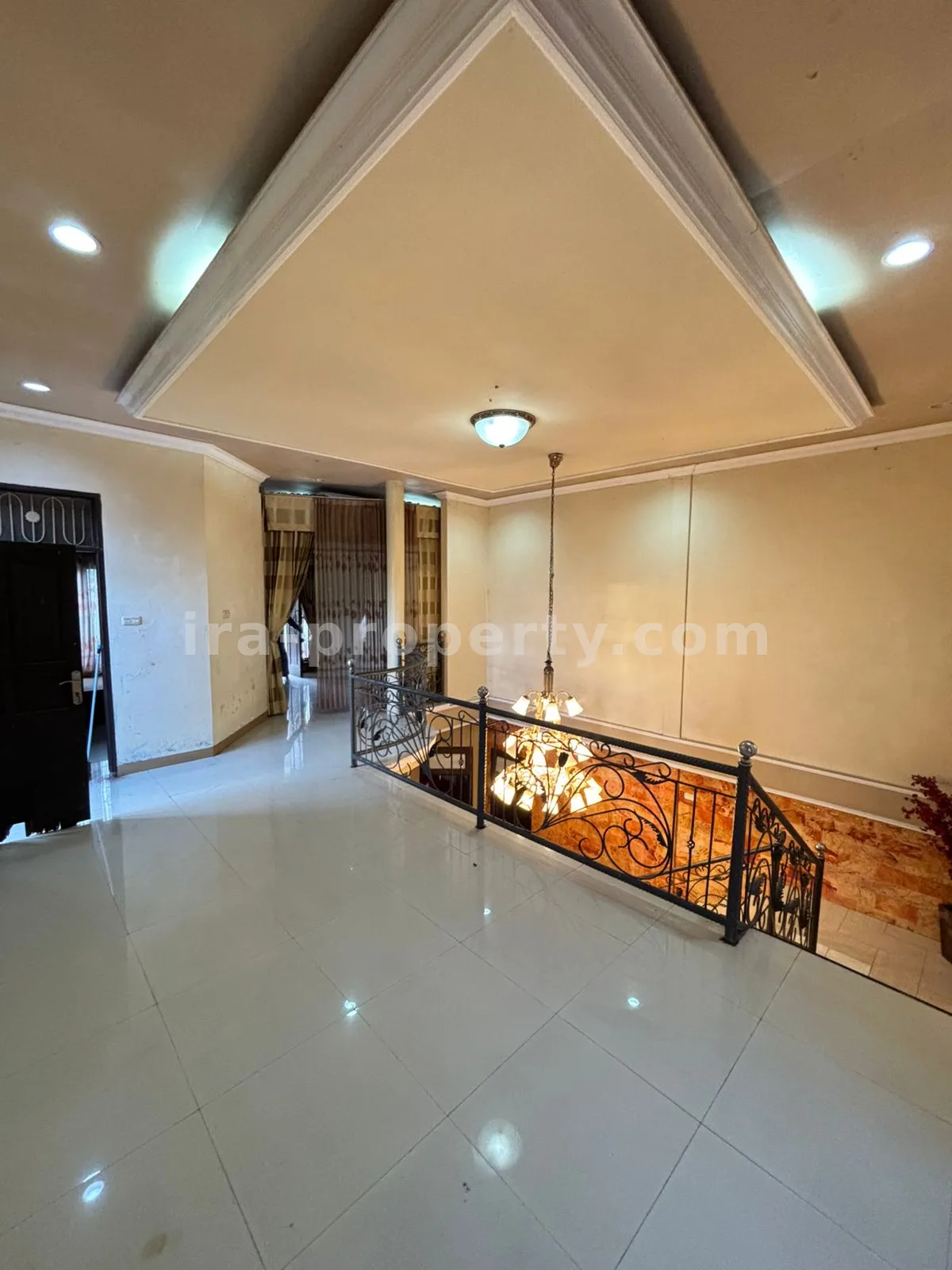 House · Central Lombok Area · photo 4 of 12 Grand 2-Story Luxury Residence – Prime Praya City Center, Central Lombok - 93 - 4