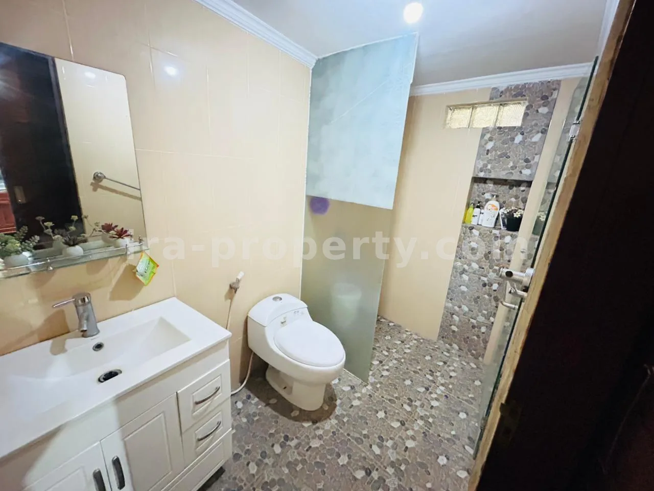 Rumah · Kota Mataram · foto 2 dari 11 Rumah Keluarga Aman Tingkat Tinggi – 2 Kamar Tidur – Lokasi Strategis Dekat SKIP Brimob, Ampenan - 1024 - 2