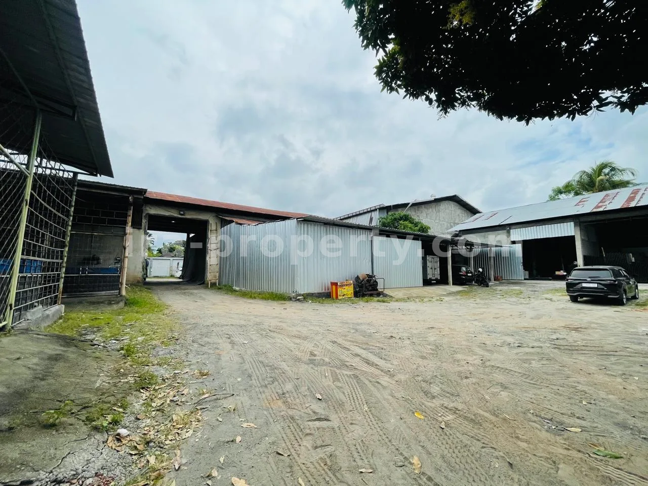 Shophouse & Commercial · Mataram City · photo 3 of 10 Premium Warehouse Complex for Rent – Strategic Distribution Hub in Central Mataram - 80 - 3