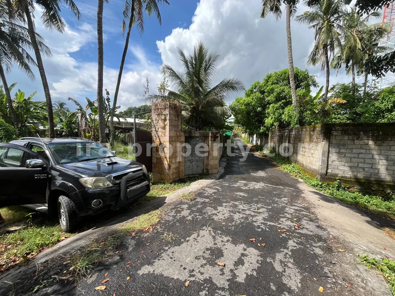 Villa & Hotel · Kuta Mandalika · photo 5 of 5 Secure 1,000 m² Villa Plot Near Kuta Mandalika – Fully Fenced & Ready for Development - 554 - 5