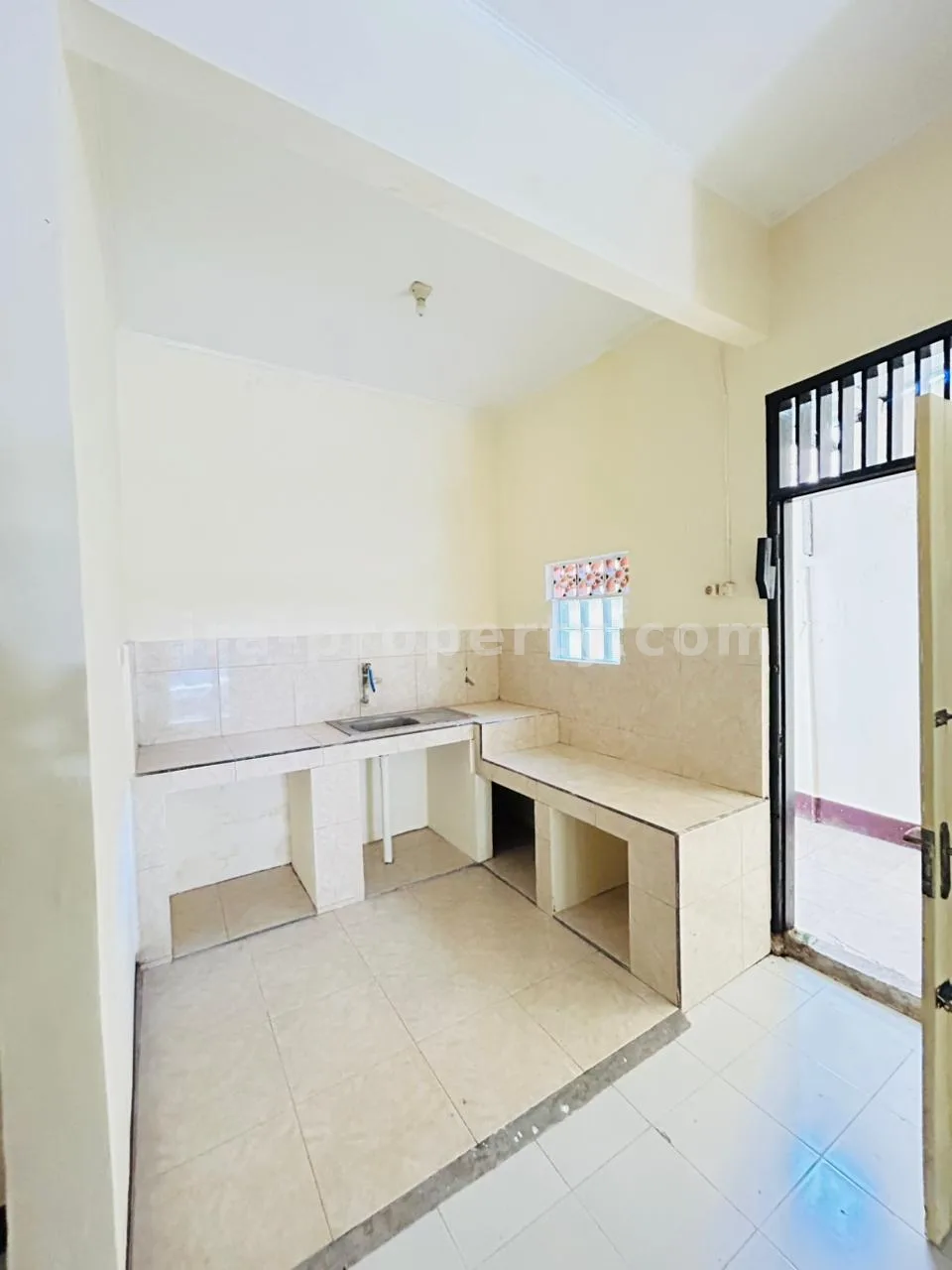 Rumah Keluarga 3 Kamar di Bumi Selaparang Asri, Rembiga - 1025 - 11