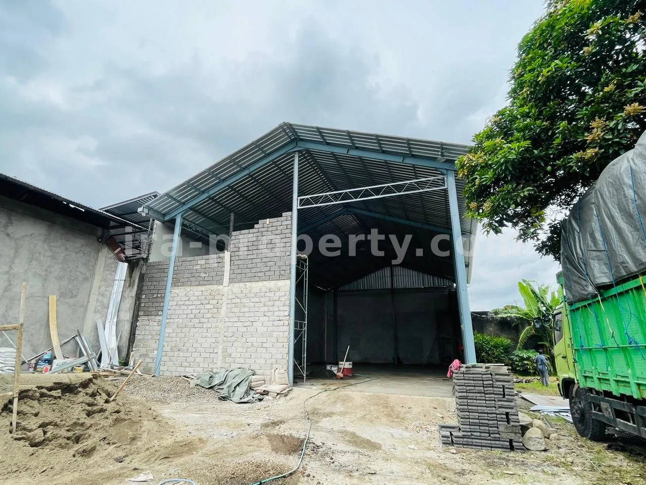 Ruko & Komersial · Kota Mataram · foto 1 dari 7 Unit Gudang Tunggal Strategis untuk Sewa – Perbatasan Bisnis Cakranegara-Sweta - 81 - 1