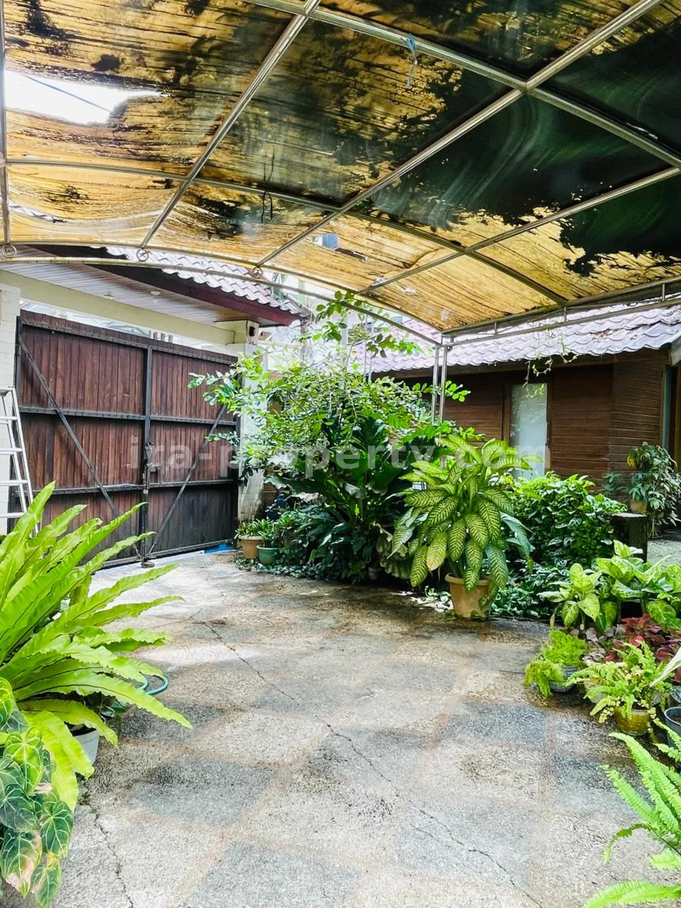 Mansion Mewah 7 Kamar dengan Kolam Renang di Mataram - 1016 - 10