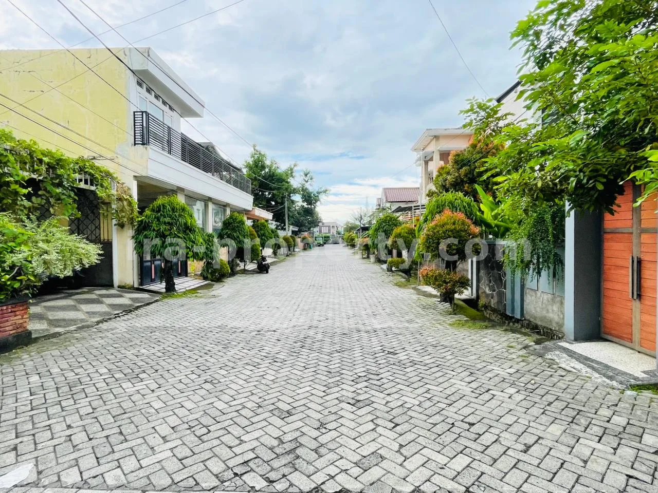 Mansion Mewah 7 Kamar dengan Kolam Renang di Mataram - 1016 - 6