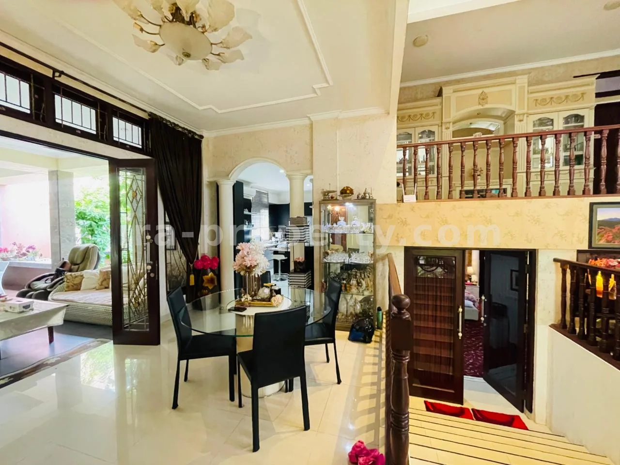 Mansion Mewah 7 Kamar dengan Kolam Renang di Mataram - 1016 - 8