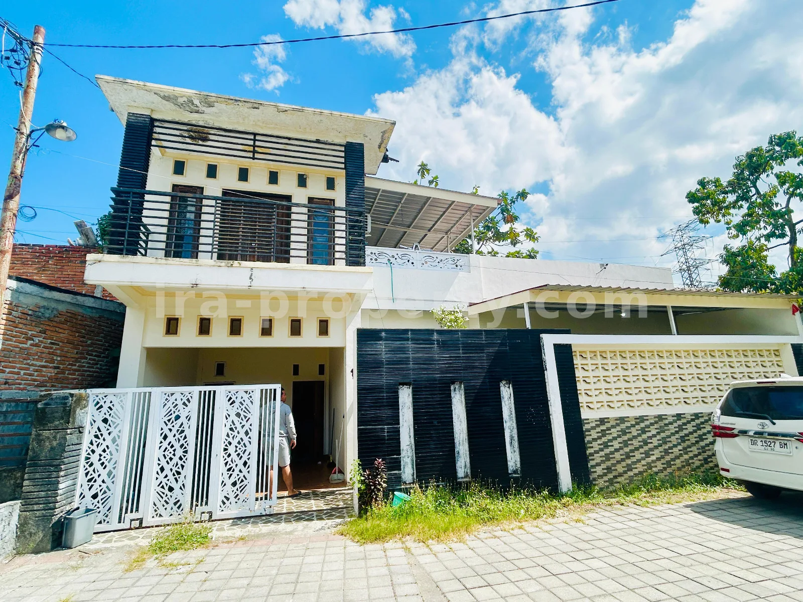 Rumah · Kota Mataram · foto 1 dari 10 Rumah Keluarga 2 Lantai 3 Kamar di Perumnas Ampenan, Mataram - 1026 - 1