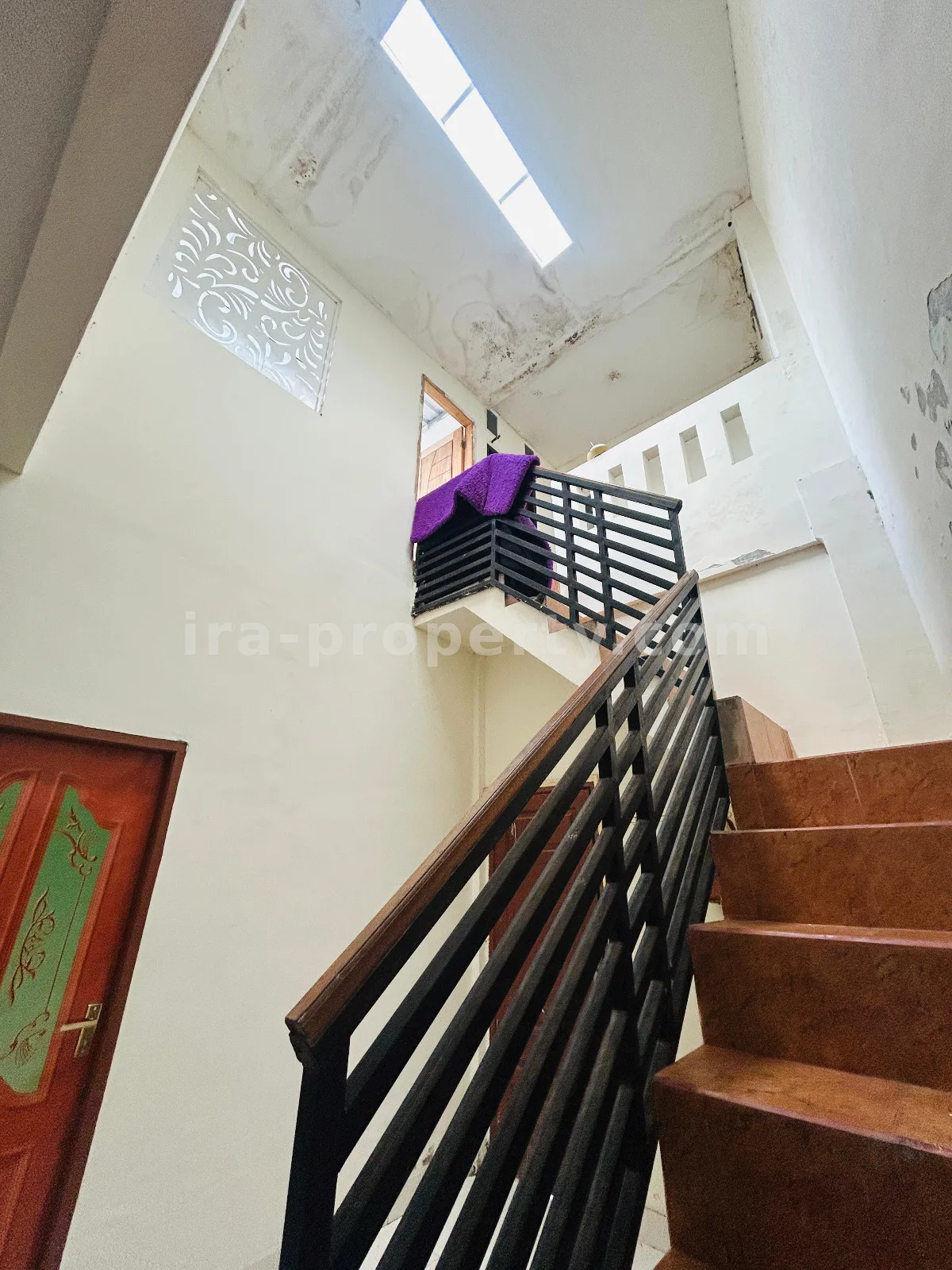 Rumah · Kota Mataram · foto 4 dari 10 Rumah Keluarga 2 Lantai 3 Kamar di Perumnas Ampenan, Mataram - 1026 - 4