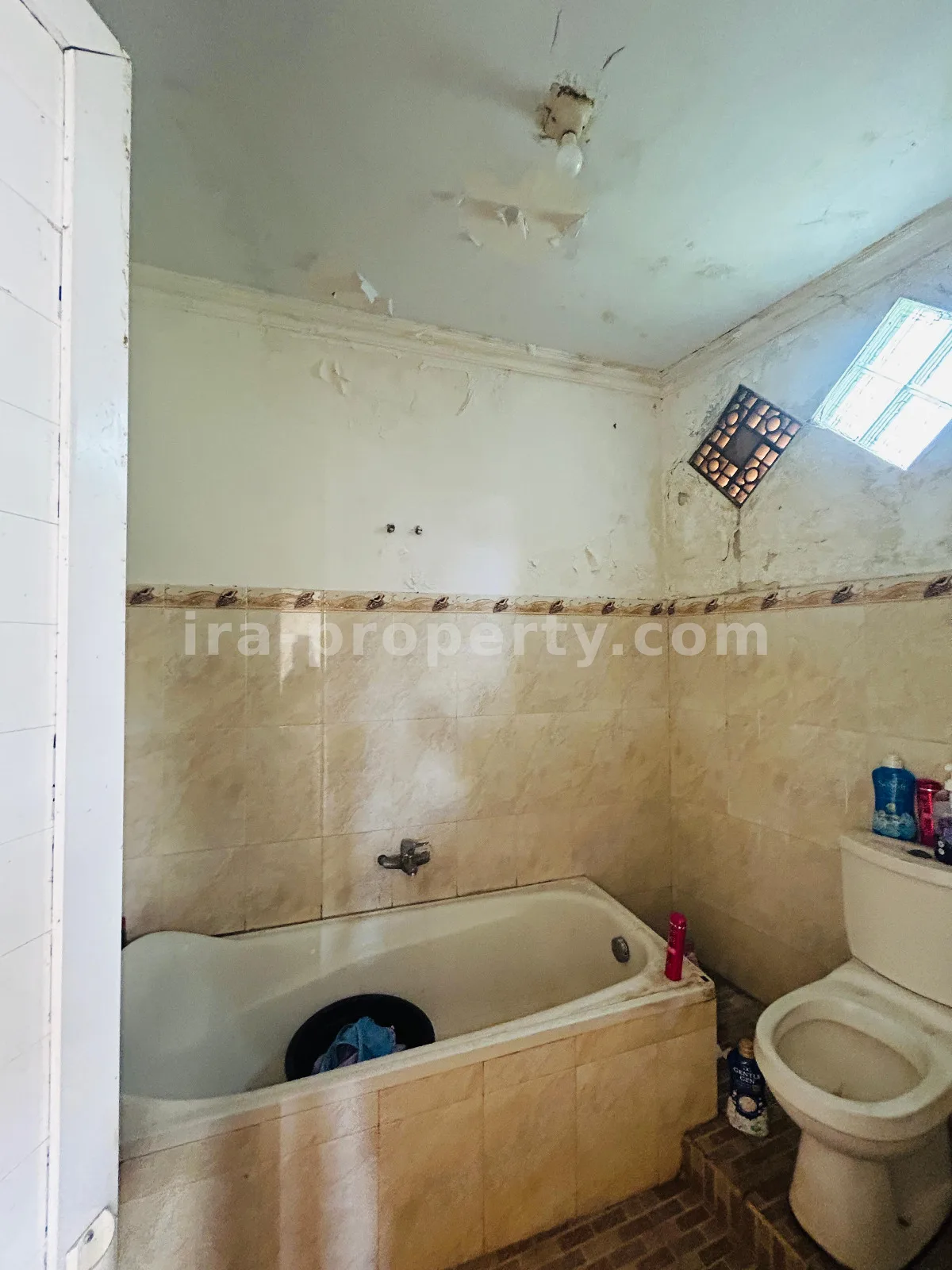 Rumah Keluarga 2 Lantai 3 Kamar di Perumnas Ampenan, Mataram - 1026 - 6