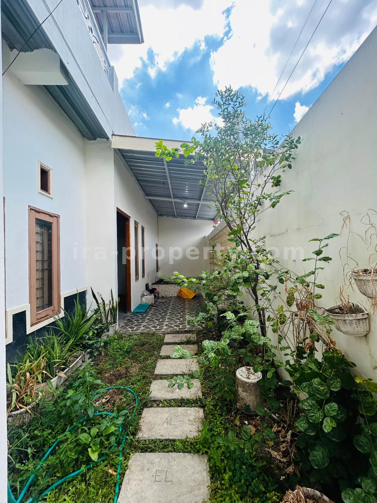 Rumah Keluarga 2 Lantai 3 Kamar di Perumnas Ampenan, Mataram - 1026 - 8
