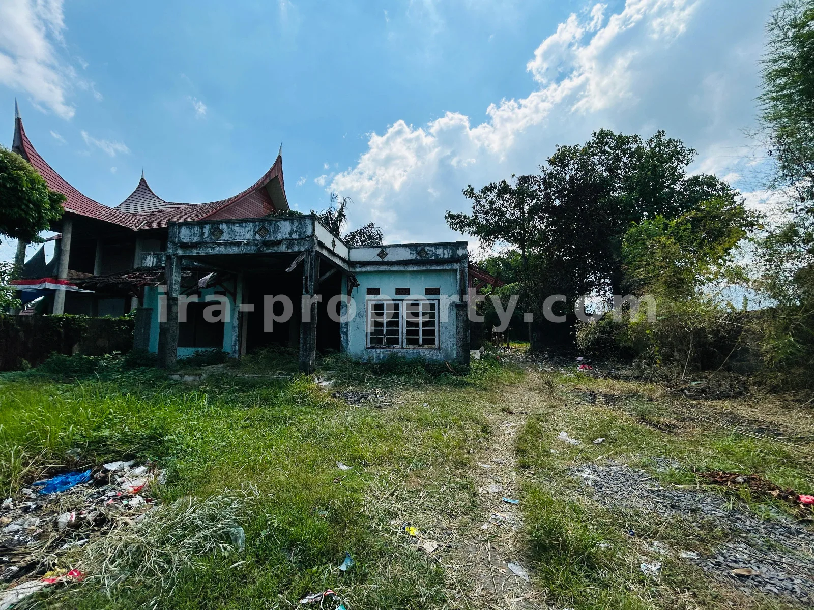 Shophouse & Commercial · Mataram City · photo 2 of 8 Commercial Land for Sale on Rembiga Main Road, Mataram – Prime Roadside Investment - 523 - 2