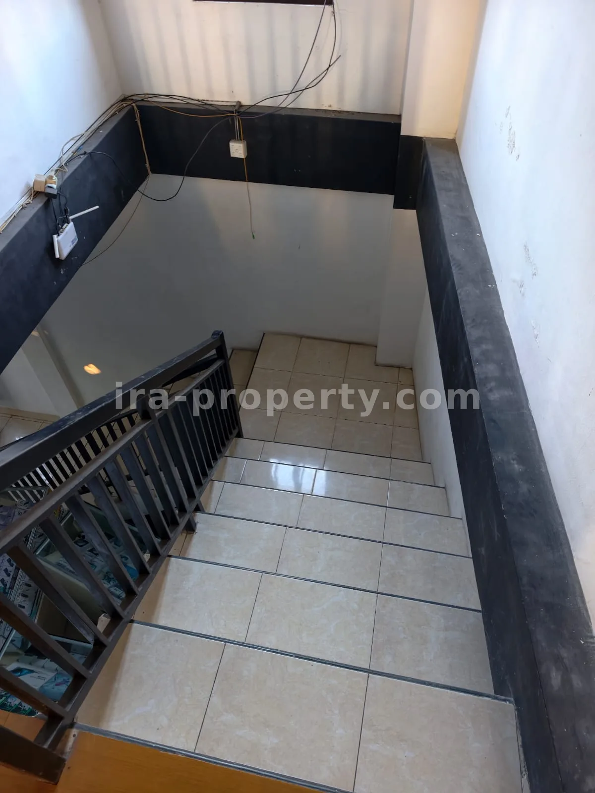 Strategic 2-Storey Shophouse / House for Sale in Pagutan, Mataram - 1035 - 11