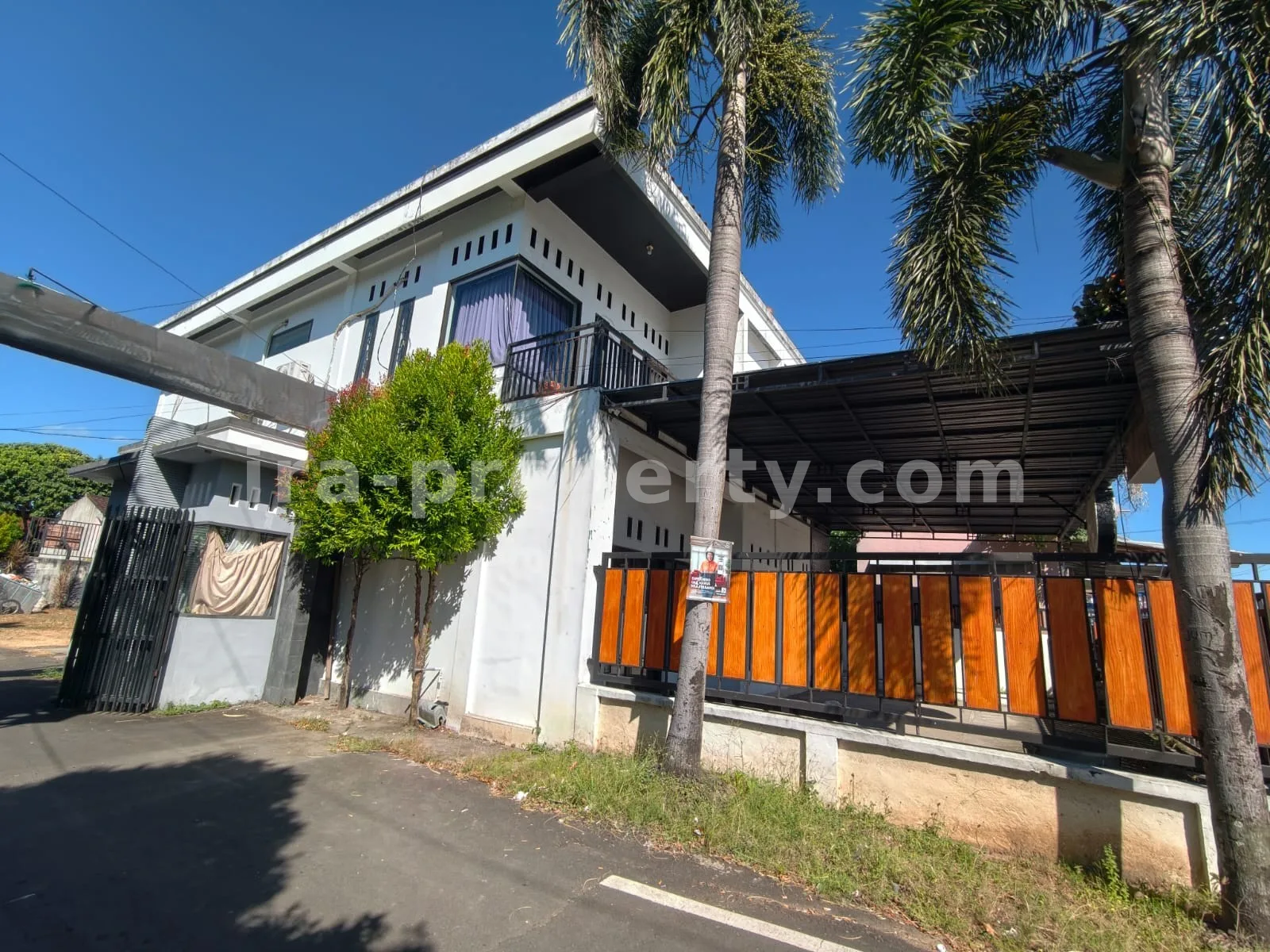 Strategic 2-Storey Shophouse / House for Sale in Pagutan, Mataram - 1035 - 6