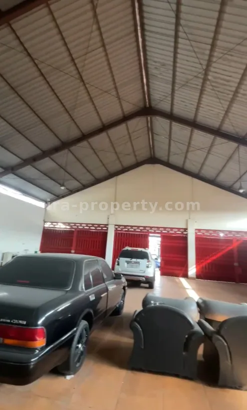 Ruko & Komersial · Kota Mataram · foto 2 dari 16 Showroom, Ruko & Gudang untuk Dijual di Cakranegara, Mataram - 194 - 2