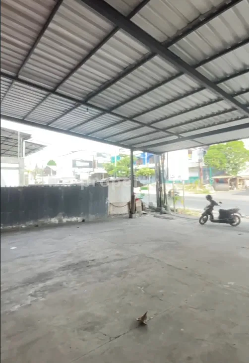 Ruko & Komersial · Kota Mataram · foto 3 dari 16 Showroom, Ruko & Gudang untuk Dijual di Cakranegara, Mataram - 194 - 3