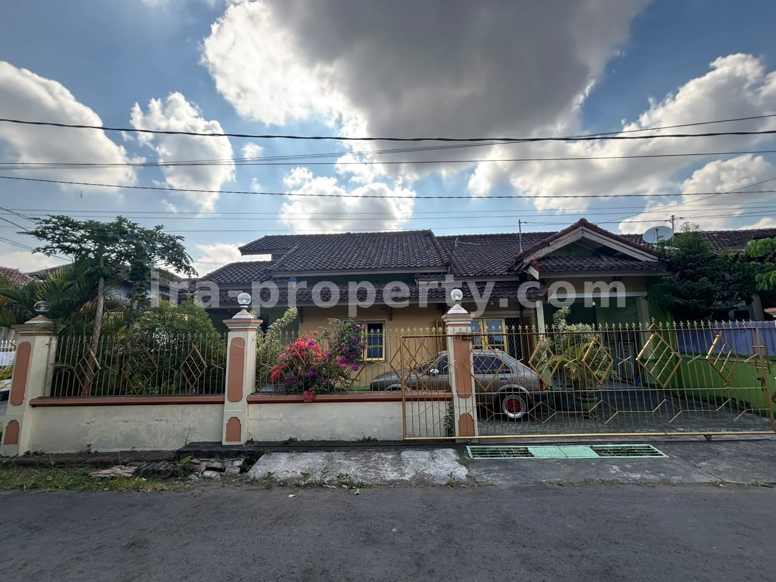Rumah Luas untuk Dijual di Montong Batu Layar, Lombok Barat
